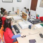 Varios ni&ntilde;os con altas capacidades en una de las actividades