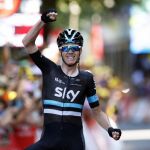 Christopher Froome celebra su victoria en la llegada a meta en Bagneres-de-Luchon, en los Pirineos.