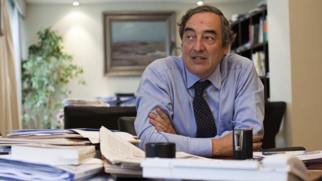 Tras el escándalo de Díaz Ferrán, el anterior presidente, Juan Rosell está dispuesto a renovar completamente la estructura interna de la CEOE. La organización trabaja para cerrar el cambio en marzo.