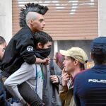 Un fuerte dispositivo policial protegía La Morada de nuevos posibles okupas y de que se produjeran disturbios en las inmediaciones