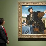 «Retrato de caballero», 1535 (?), óleo que representa a un hombre semiapoyado sobre una mesa.