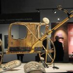 La gran cantidad de piezas, más de 1.000, y su amplia escenografía, permiten observar con todo lujo de detalles objetos que pasan desapercibidos en el Museo Egipcio de El Cairo.