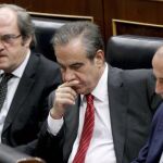 Miguel Sebastián en el Congreso junto al ministro de Trabajo, Celestino Corbacho, y de Educación, Ángel Gabilondo