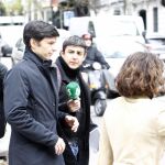 El yerno de Mario Conde, Fernando Guasch (c), a la salida hoy de la Audiencia Nacional