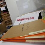 Unas escritos a mano y otras más profesionales, en Lavapiés se guardan todas las actas que registraron todo lo que ocurrió en la Puerta del Sol