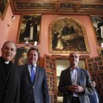 Juan José Asenjo, Juan Espadas y Antonio Muñoz, ayer en el Palacio Arzobispal de Sevilla