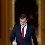 El presidente del Gobierno en funciones, Mariano Rajoy, el pasado día 23 cuando recibió a Sánchez en La Moncloa