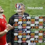 Gareth Bale feliz tras el partido ante Rusia, selección eliminada, de la primera ronda de la Eurocopa.