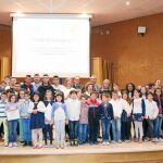 La consejera de Familia e Igualdad de Oportunidades, Alicia García, entrega los premios de la campaña «Entre Iguales»