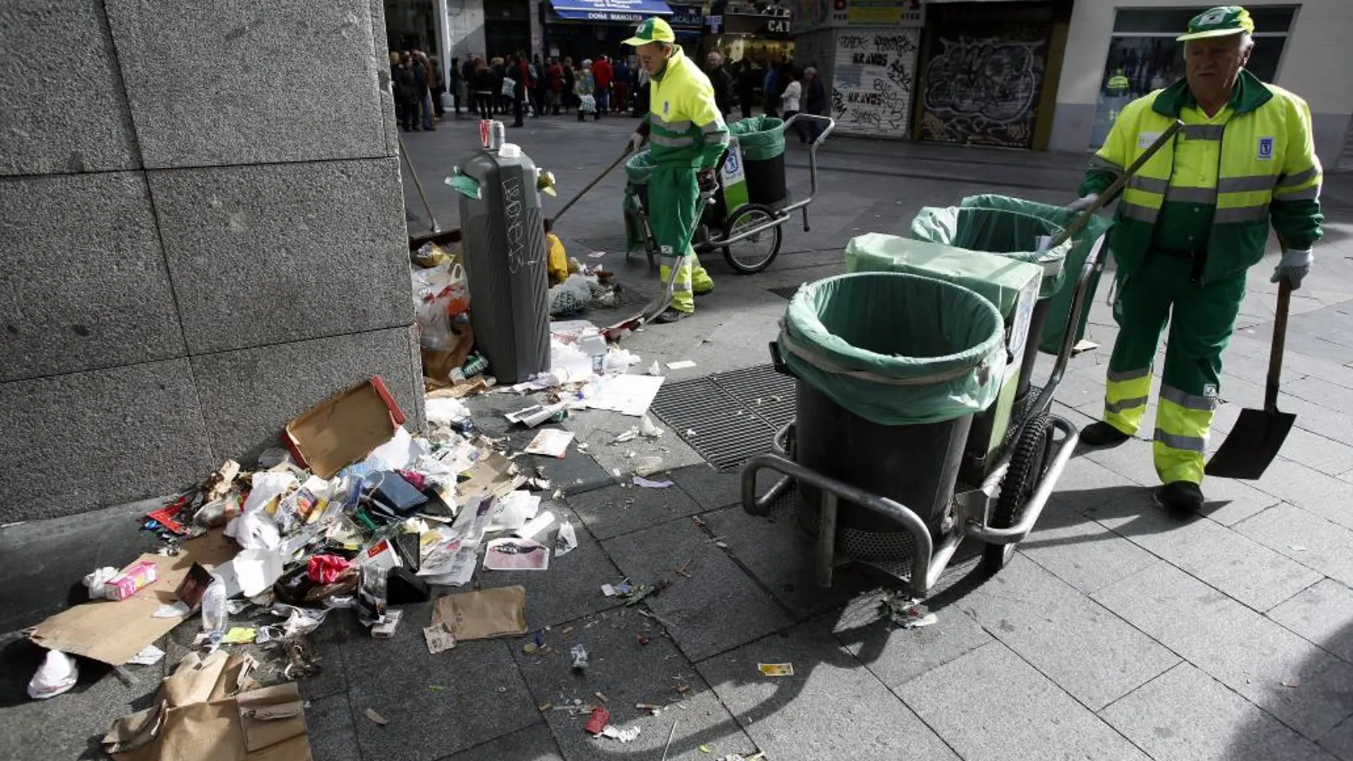 Madrid sólo tiene seis barrenderos nuevos en la calle