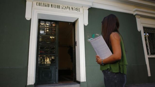 Paula sólo ha vuelto al Colegio Mayor para hacer las fotos de este reportaje