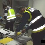 La Policía Nacional detuvo ayer a los dos propietarios de una correduría de seguros por estafar a cientos de conductores