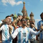 Aficionados argentinos optimistas después del empate en la primera jornada ante Islandia