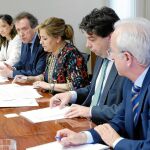 La vicepresidenta Rosa Valdeón y el consejero José Antonio de Santiago-Juárez se reúnen con los delegados territoriales