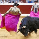 Chicuelina de Julián López «El Juli» en el coso de Illumbe, en la segunda de la Semana Grande
