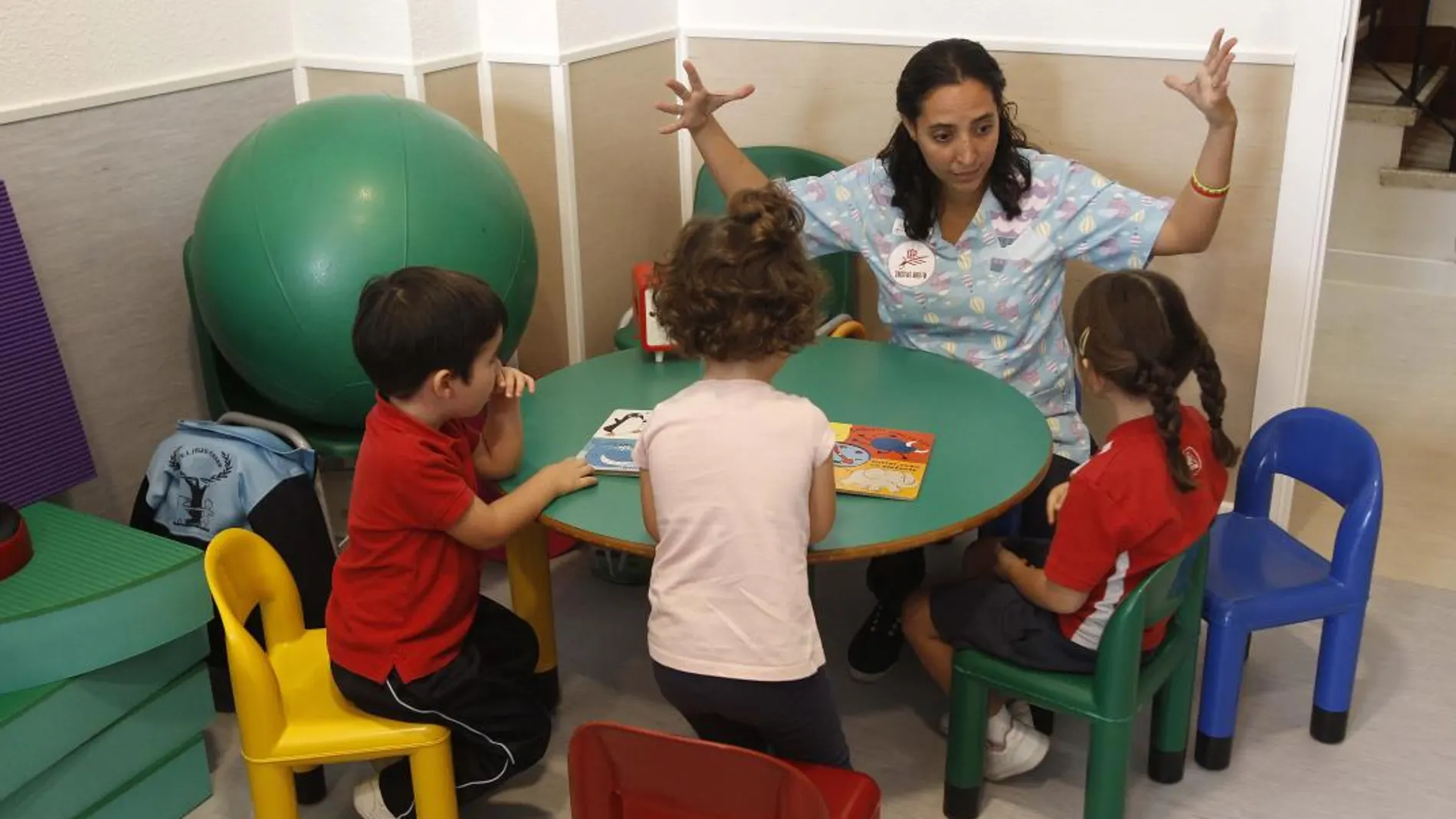 Los centros de atención temprana se encuentran inmersos en un proceso de adaptación de sus contratos que ha supuesto un recortes de sesiones a los menores con trastornos