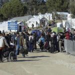 Decenas de refugiados llegan a un campamento en obras en Moria, isla de Lesbos, Grecia, el 2 de febrero de 2016.