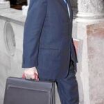 Mas, ayer, dirigiéndose hacia su nuevo despacho en la Generalitat