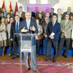 El presidente de la Diputación Provincial de Valladolid, Ramiro Ruiz Medrano, presenta el programa «Cada estación, un gusto» junto a los propietarios de los establecimientos colaboradores en la iniciativa