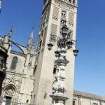 Los especialistas reeditaron ayer la espectacular persecución en la plaza Virgen de los Reyes