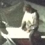 Una imagen del sospechoso en la barca doinde se ocultaba