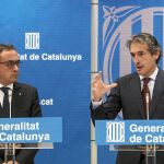 En la imagen, Josep Rull e Íñigo de la Serna, ayer tras la reunión.