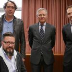 Los ponentes. De iquierda a derecha, Joaquín Marco, Juan Chozas y Luis Escribano. Sentados, Juan Carlos Baumgartner y Noelia de Lucas
