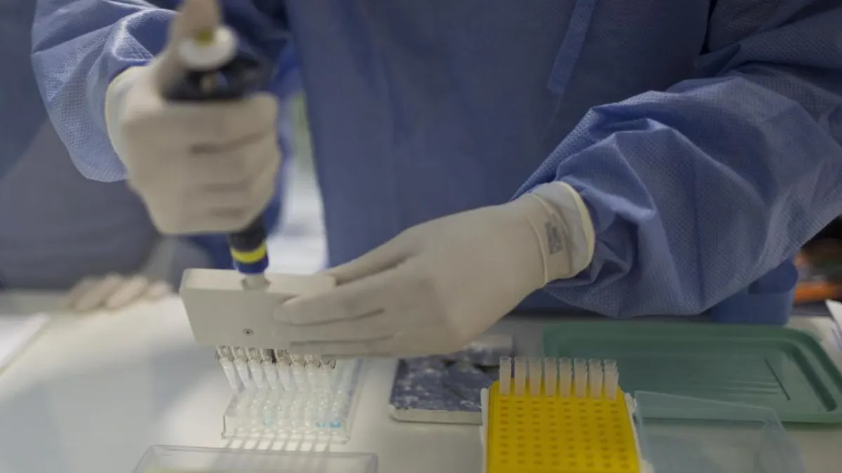 Los laboratorios trabajan para atajar el virus Zika.