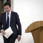 El ministro de Finanzas, George Osborne, tras ofrecer una rueda de prensa