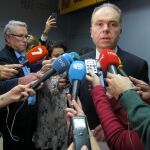 El presidente del Administrador de Infraestructuras Ferroviarias (Adif), Juan Bravo, ayer en un contacto con los medios tras la reunión de la Comisión Social de Seguimiento de las obras con administraciones, partidos políticos, entidades y sectores sociales afectados por el soterramiento