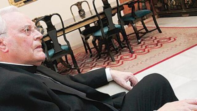 El cardenal Amigo culpa a la «nueva inquisición» del ataque al Papa
