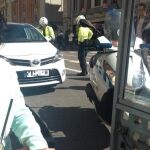 El coche de Esperanza Aguirre durante el incidente