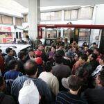 Los transportistas vbolivianos declaran una huelga indefinida por la subida del combustible