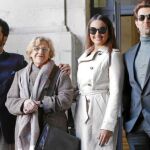 Carmena con tres actores indios en la presentación de los premios en Madrid el pasado 14 de marzo