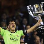 Casillas levantando la Copa del Rey