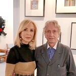 Carmen Lomana junto a Carlos Martorell en ARCO