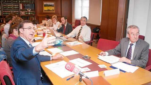 El ex presidente de la SGR, José Roca (a la izquierda), y el ex director general, Juan Manuel García Puchol