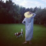 Carla con su perrita, Butler