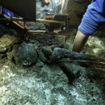Excavación de una fosa de la Guerra Civil en el pueblo de Camuñas