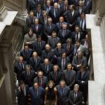 La ministra de Agricultura, Alimentación y Medio Ambiente, Isabel García Tejerina (c, abajo), posa para la foto de familia tras presidir la firma del Acuerdo para la Estabilidad y sostenibilidad de la cadena de valor del sector lácteo, hoy en la sede del ministerio, en Madrid.