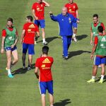 Del Bosque dirige a los internacionales españoles durante el entrenamiento de ayer