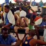 Inmigrantes en la cubierta del barco de Proactiva Open Arms
