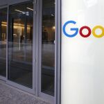 Imagen de la entrada de la sede italiana de Google en Milán (Italia)
