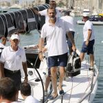 El Rey Felipe a su llegada hoy al club Naútico de Palma para tomar parte de la tercera jornada de la 34ª Copa del Rey de Vela