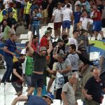 Aficionados rusos se enfrentaron a los hinchas ingleses