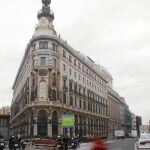 En la esquina entre la calle Alcalá y la calle Sevilla está prevista la entrada al hotel