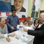 El «voto del alcalde» arrastra a los militantes