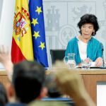 La ministra portavoz Isabel Celaá durante una rueda de prensa en Moncloa tras el Consejo de Ministros / Cristina Bejarano