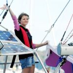 Jessica Watson completó el hito a bordo del «Pink Lady» tres días antes de cumplir 17 años; algunos no quieren homologar su récord