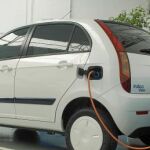 El Tata Indica es un vehículo eléctrico con una autonomía de hasta 120 kilómetros, capaz de superar los cien por hora